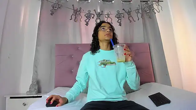 EthanBlackwoodd online show from November 2025 07:56:02 PM