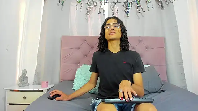 EthanBlackwoodd online show from December 2025 08:50:02 PM