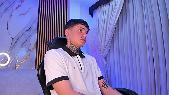 Declan-Fox online show from October 2025 05:07:01 AM