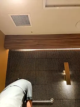 LeoPR00 online show from November 2025 09:28:01 PM