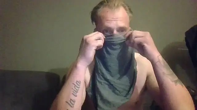 Snapshot of steef070 chatting on May 2026 11:01:04 PM steef070 online show from May 2026 11:01:04 PM