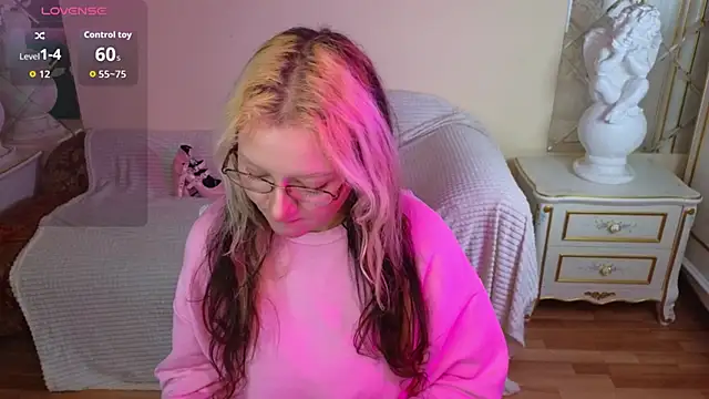 JuicyLullu online show from December 2025 11:59:01 AM