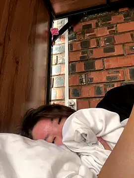 Snapshot of LAURA_LLL chatting on September 2025 04:46:02 AM LAURA LLL online show from September 2025 04:46:02 AM