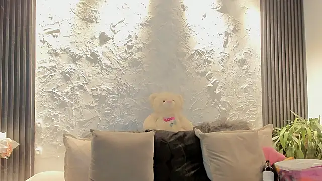 Snapshot of joselin_rouse chatting on April 2026 12:32:01 PM joselin rouse online show from April 2026 12:32:01 PM