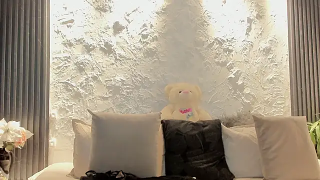 Snapshot of joselin_rouse chatting on April 2026 12:34:02 PM joselin rouse online show from April 2026 12:34:02 PM