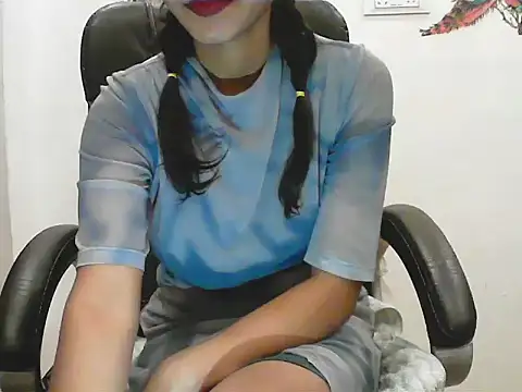 Snapshot of short_girl_ chatting on June 2026 04:42:01 PM short girl online show from June 2026 04:42:01 PM