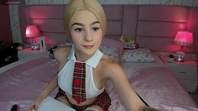 Snapshot of ChloeLaurentt chatting on May 2026 01:59:01 PM ChloeLaurentt online show from May 2026 01:59:01 PM