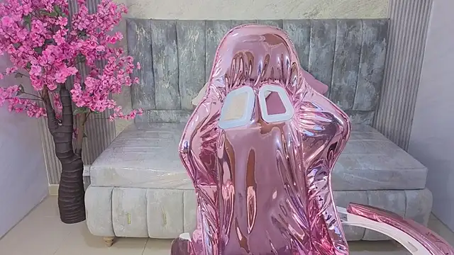 lilith4 s online show from October 2025 08:13:02 PM