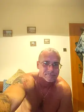 Snapshot of chcem1975 chatting on September 2025 08:00:02 PM chcem1975 online show from September 2025 08:00:02 PM