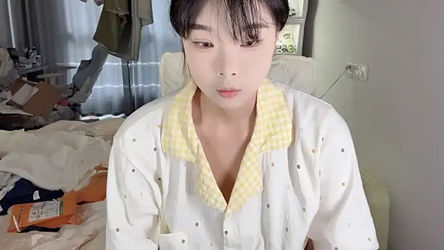 Snapshot of Akong11 chatting on May 2026 05:12:01 AM Akong11 online show from May 2026 05:12:01 AM