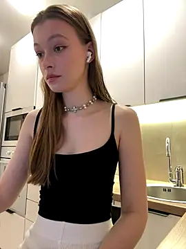 FriendlyFire 18 online show from October 2025 07:12:01 PM