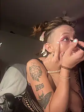 Snapshot of darnette_daisy chatting on November 2025 02:35:02 AM darnette daisy online show from November 2025 02:35:02 AM