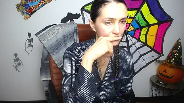 Snapshot of TayaFinch chatting on October 2025 02:40:01 PM TayaFinch online show from October 2025 02:40:01 PM