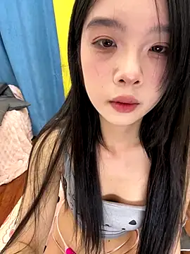 qiqi x online show from November 2025 12:49:01 PM