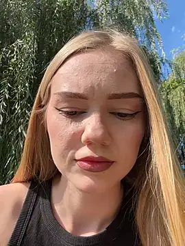 MilaMoone online show from September 2025 10:39:02 AM