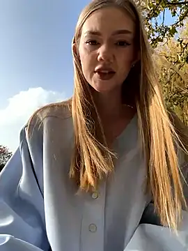 MilaMoone online show from November 2025 10:21:01 AM