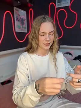 MilaMoone online show from April 2026 10:49:02 AM