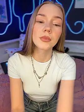 Snapshot of MilaMoone chatting on April 2026 11:13:02 AM MilaMoone online show from April 2026 11:13:02 AM