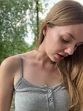 MilaMoone online show from July 2026 11:41:01 AM