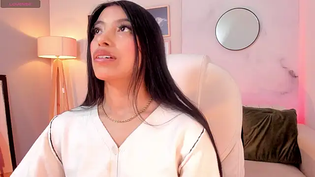 Tiffany Low online show from February 2026 01:04:02 PM