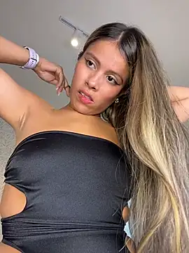 Snapshot of EMILIIA_RICHTER__ chatting on December 2025 07:44:01 PM EMILIIA RICHTER online show from December 2025 07:44:01 PM