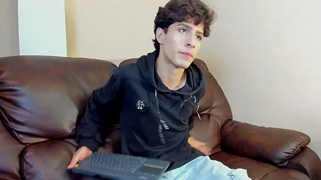 Xam Collen online show from November 2025 03:22:01 PM