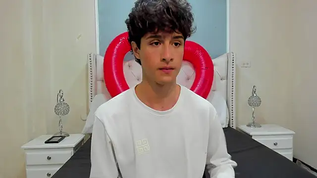 Xam Collen online show from November 2025 06:20:01 PM