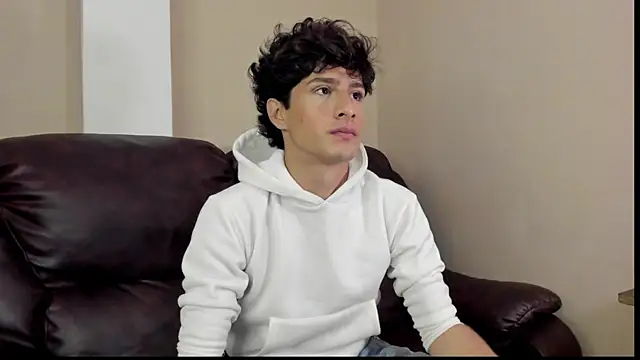 Xam Collen online show from November 2025 04:21:02 PM