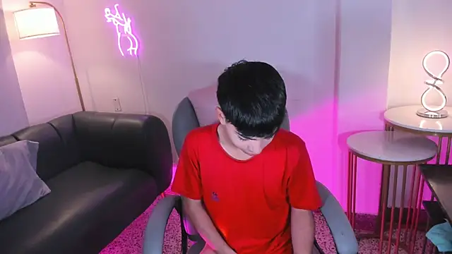 Snapshot of Peter_chase chatting on November 2025 06:28:02 PM Peter chase online show from November 2025 06:28:02 PM