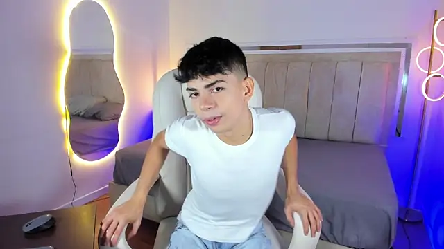 Snapshot of Peter_chase chatting on January 2026 02:11:02 PM Peter chase online show from January 2026 02:11:02 PM