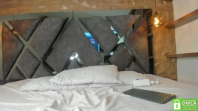 Scarlet  Jones  online show from September 2025 08:57:01 PM