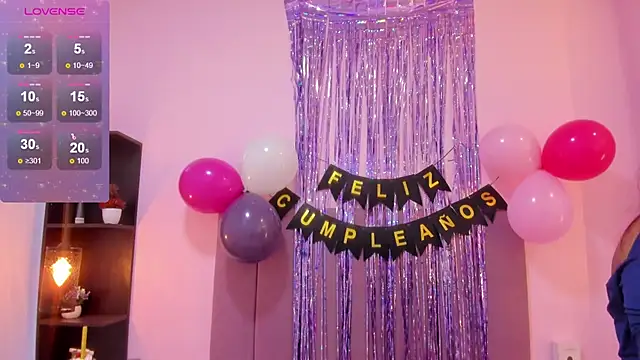 HoollyHendrix online show from November 2025 08:44:01 PM