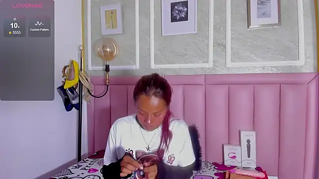 HoollyHendrix online show from February 2026 09:04:01 PM