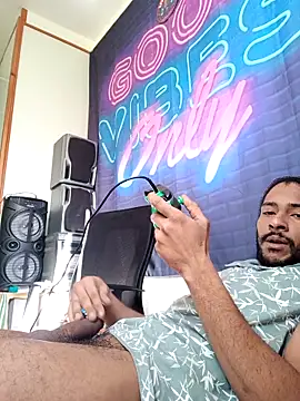 Snapshot of Mikaaa97 chatting on February 2026 01:07:01 PM Mikaaa97 online show from February 2026 01:07:01 PM