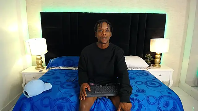 Snapshot of SkylerBigxxx chatting on May 2026 04:08:02 AM SkylerBigxxx online show from May 2026 04:08:02 AM