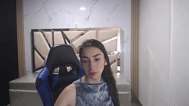 Maily a  online show from October 2025 03:06:02 AM