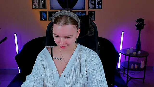 LisaMitchell online show from October 2025 04:35:01 AM