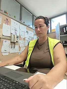 Snapshot of bichota85 chatting on June 2026 10:06:02 AM bichota85 online show from June 2026 10:06:02 AM