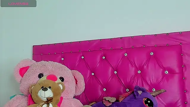 dahiiangomezz online show from April 2026 09:26:01 PM