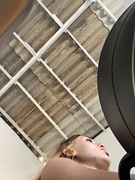 loirinhaaa online show from November 2025 03:12:02 PM