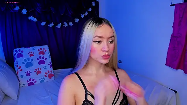 Shairaclark  online show from April 2026 02:00:01 AM