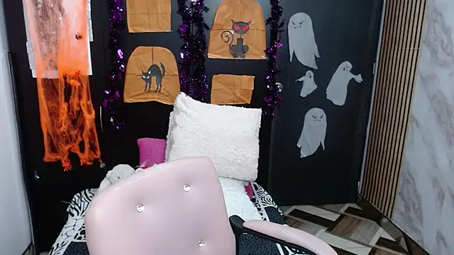 camilavargas  online show from October 2025 10:44:02 PM