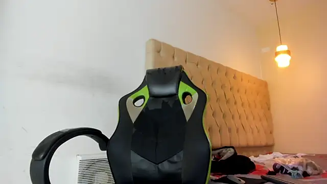 Naomis 35 online show from December 2025 07:53:02 PM