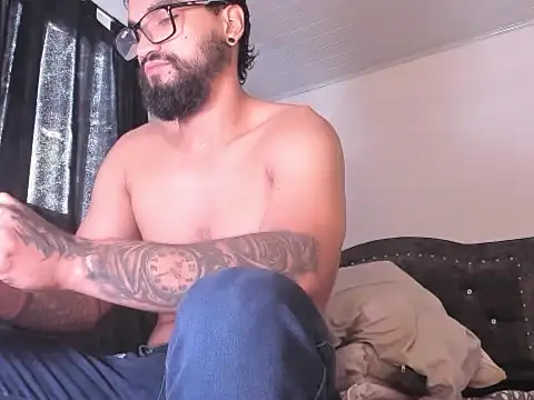 Snapshot of Chrys_harris77 chatting on June 2026 05:39:02 PM Chrys harris77 online show from June 2026 05:39:02 PM