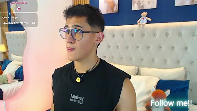 Snapshot of SalvadorFit chatting on April 2026 08:57:02 PM SalvadorFit online show from April 2026 08:57:02 PM