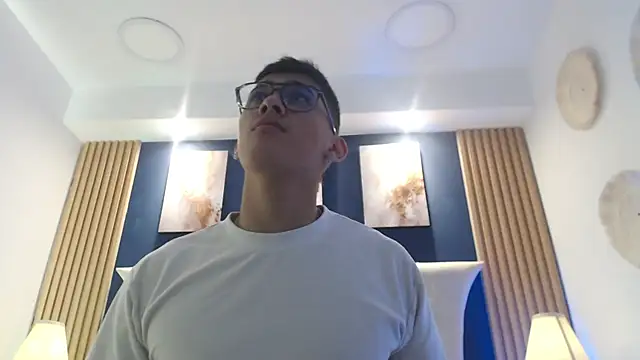 Snapshot of SalvadorFit chatting on June 2026 08:23:01 PM SalvadorFit online show from June 2026 08:23:01 PM