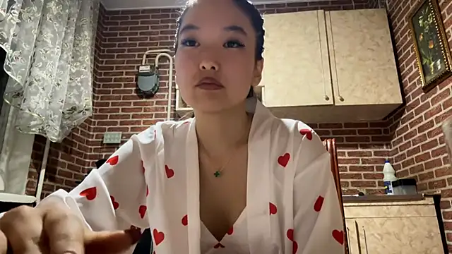 Snapshot of EmmaLeexth chatting on September 2025 02:19:01 PM EmmaLeexth online show from September 2025 02:19:01 PM