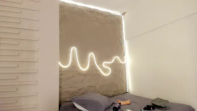 Naomy gyal online show from November 2025 07:12:01 PM