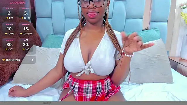 hazellanee online show from November 2025 11:58:01 PM