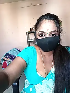 Snapshot of queendivya chatting on May 2026 03:24:01 AM queendivya online show from May 2026 03:24:01 AM